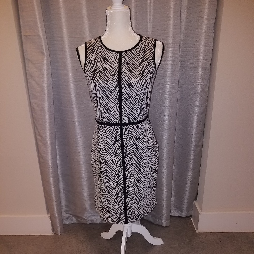 Ann Taylor Black and White Zebra-patterned Dress